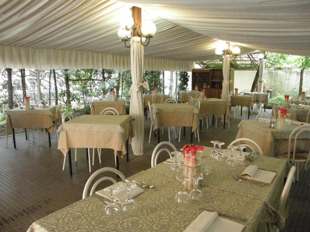 Albergo Ristorante La Scaiola Nuvolera Exterior foto